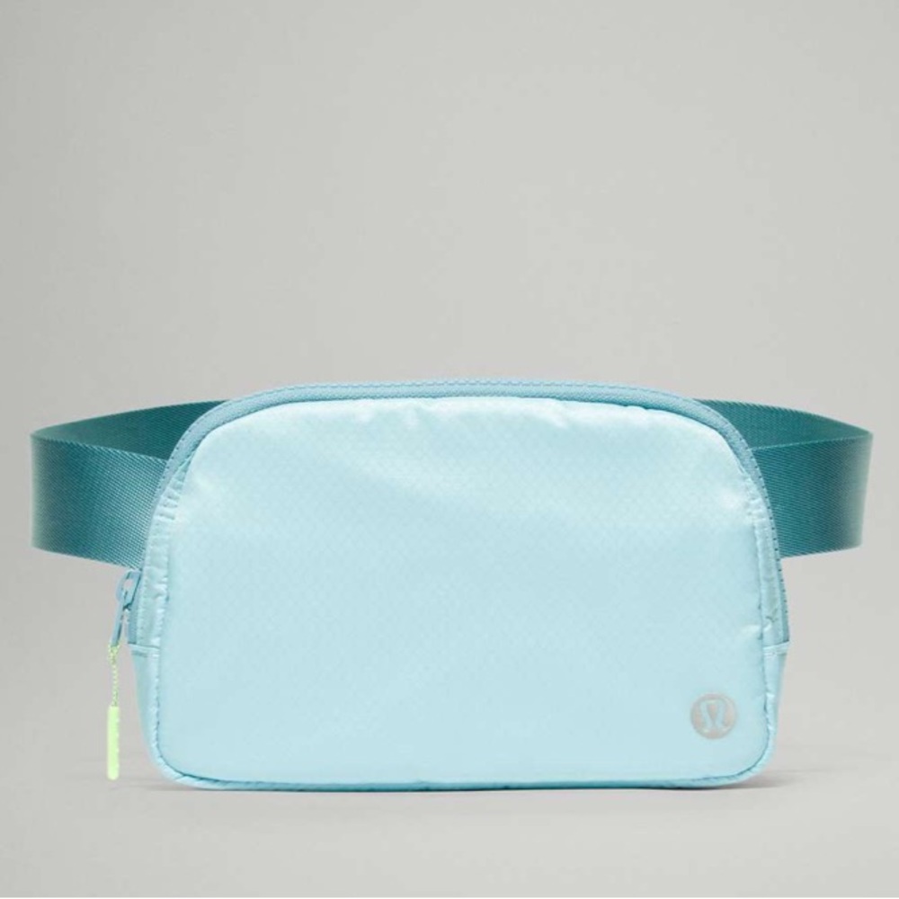 Lululemon Everywhere Belt Bag
